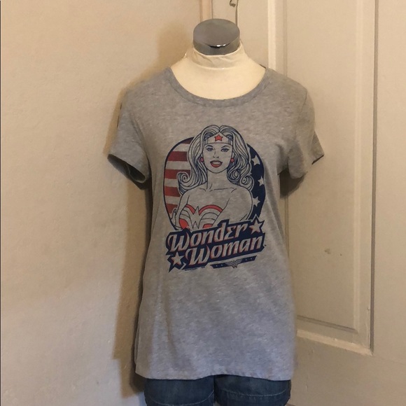 Tops - Wonder Woman tee size medium